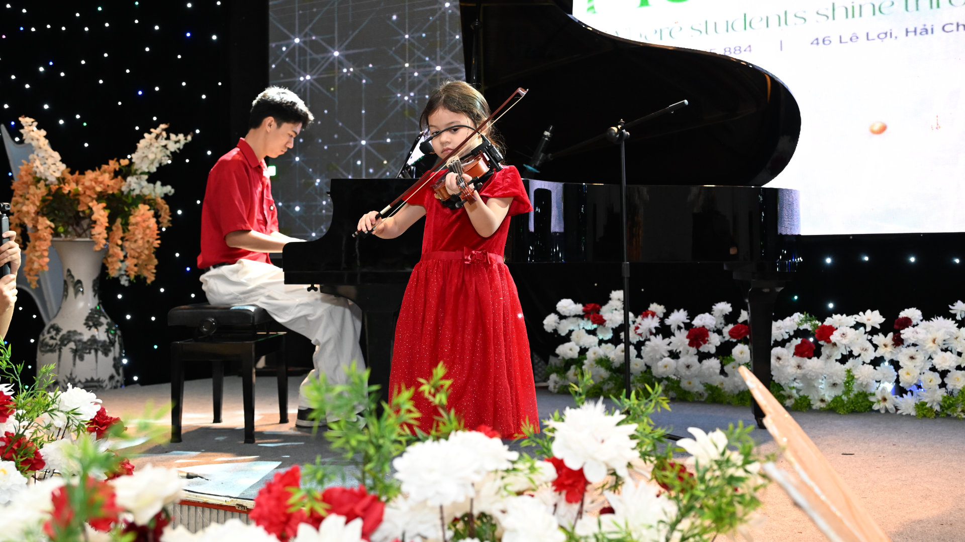 Là địa chỉ bán đàn piano và lớp học nhạc uy tín tại Đà Nẵng. Với tiêu chí "Uy tín từ giáo dục - Chất lượng từ cây đàn", chúng tôi cung cấp đa dạng piano điện và piano cơ chính hãng, cùng lộ trình học bài bản cho mọi lứa tuổi.