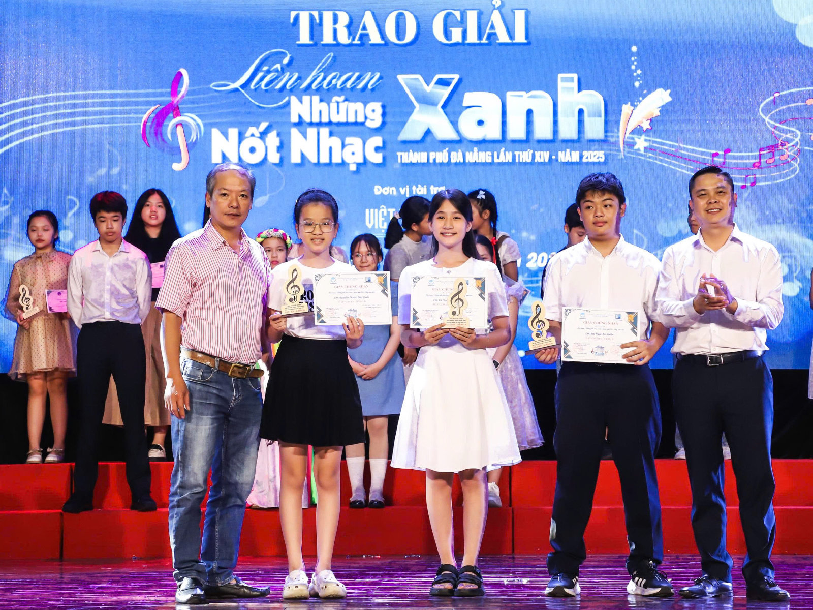 Hình ảnh hoạt động